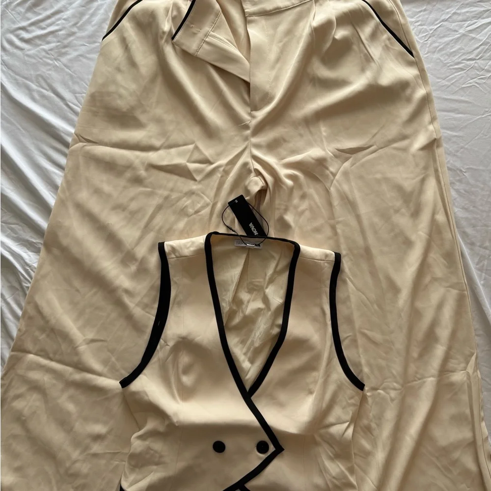 Fashion Nova Cream and Black Matching Vest and Pants Set - Picture 1 of 1